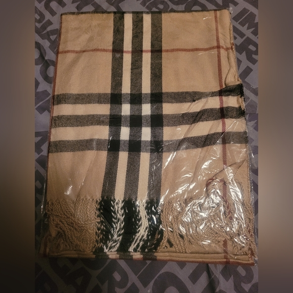 Scarfs for sale - Picture 1 of 2